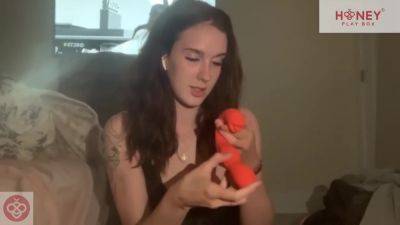 Ariana Jasmynee Tests Out The Rotating Head And G-spot Licker- Honeyplaybox - hclips.com