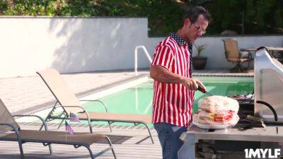 Stepson Zac Presents His Sausage In A Bun For Milf Rich - hotmovs.com