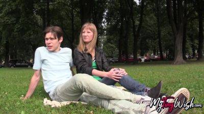 Dinner makes lovers in mood to try anal sex - hotmovs.com