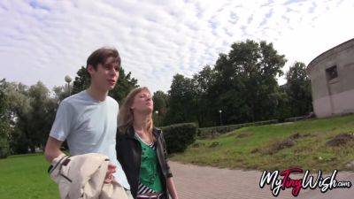 Dinner makes lovers in mood to try anal sex - hotmovs.com