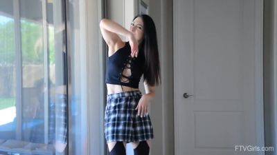 Shows Off In Isabel - Enjoy The Full Stretch - hotmovs.com