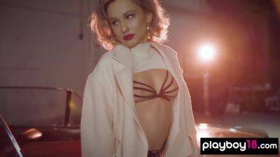 Blonde Muse Reveals Her Perfect Boobs - upornia.com