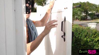 Dealing With My Sexy Stepsister - S27:e2 - hotmovs.com