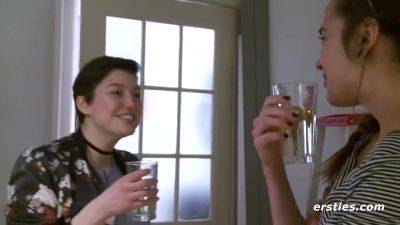 Neu In Berlin! Birgit Und Effie Leben Gemeinsam Ih - hclips.com