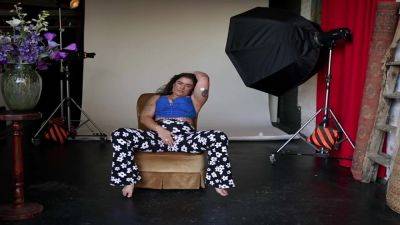 Booty Cheeks Bouncing Up And Down In Magazine Photoshoot (caramel Shizzle) - hclips.com