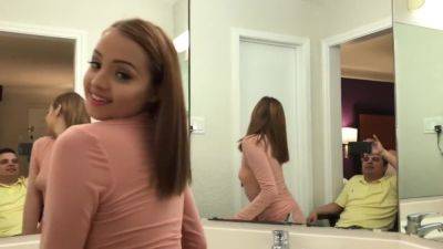 Gf Giving Me A Sexy Lap Dance Before Going To Dinner - hclips.com