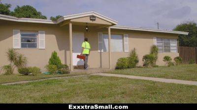 Karli Brooks gets her tight pussy drilled by Juan largo's massive cock - sexu.com