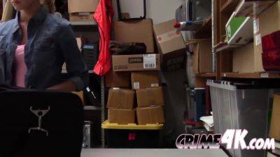 Lucky Dude Pounding Tattooed Hottie - videomanysex.com