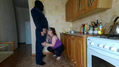 Ya Mla Posudu,a On Menya Nagnul Rakom - hclips.com