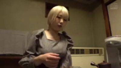 06949 Esthetician × Outside the store - hclips.com - Japan