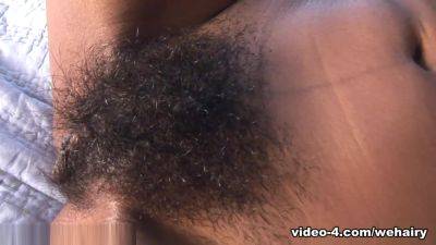 Natural Lippz works her moist pink pussy - WeAreHairy - hotmovs.com - Usa