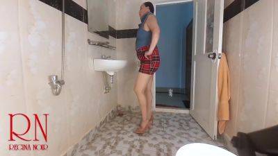 Housewife Without Panties Seduces Plumber. S1 - voyeurhit.com