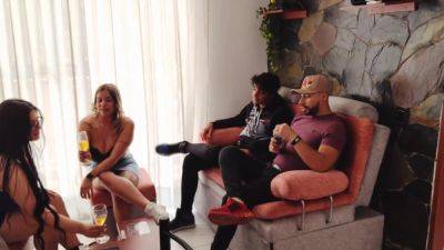 Antonella Va De Visita Y Se Termina Cogiendo Al Hijo De - upornia.com