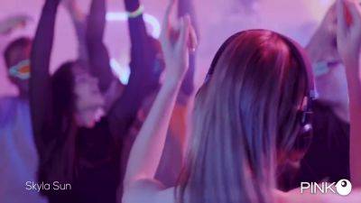 Rebecca - Rebecca Costa And The Surprise Couple - hotmovs.com