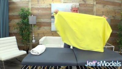 Hairy Plumper Kendra Lee Ryan Enjoys a Rubdown by a Perverted Masseur - hotmovs.com