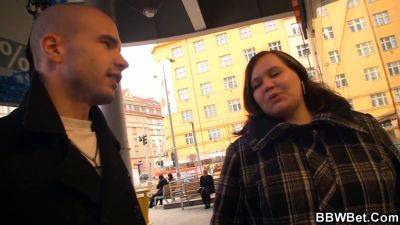 Watch this hung stranger pound a fat ass plumper from behind - sexu.com