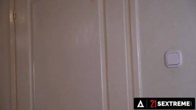 21 SEXTREME - Hot And Horny Teen Renata Fox Takes An Old Experienced Cock - hotmovs.com