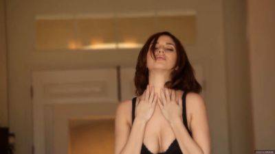 Shay Laren spanks her trimmed pussy while rubbing it sensually - sexu.com