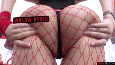 Willow Rides A Big One - hotmovs.com