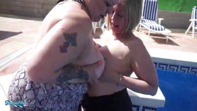 Filfymilfy Mum Having Sex In The Pool - hclips.com