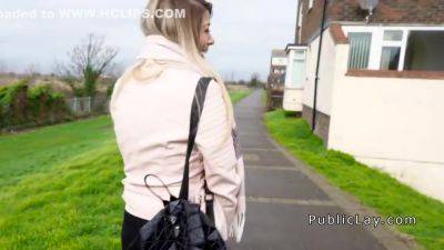 Stranger Bangs Blonde Outdoor For Money - hclips.com