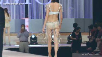 Chinese model in sexy lingerie show.19 - hclips.com - China