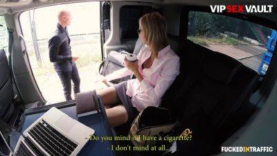 Jenny Smart, a Czech blonde babe, seduces Uber driver into hot car sex - VIPSEXVAULT - sexu.com - Czech Republic