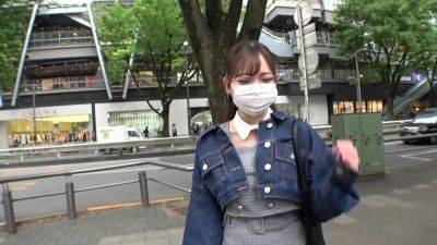 【ほんわか系】【メガネ少女】『キス以上の気持ちいい事を楽しみたい♪』彼氏と別れたばかりで寂しい気持ちをエッチで吹っ飛ばしたい！【ロリボディ】【極狭マンコ】へそ出しコスの上からでもわかるプリプリの美巨乳♪ - txxx.com - Japan