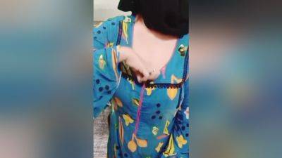 Indain Hijab Girl Desi Sexy Showing Big Boobs - desi-porntube.com - India