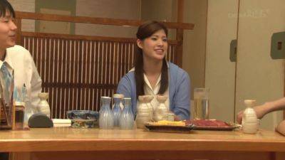 03I2723-A married woman cheats by sucking someone else's cock at a bar - senzuri.tube