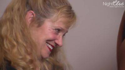 Bei Oma Und Ihre Freundin Zu Besuch Und Gleich Entjungfert - hclips.com