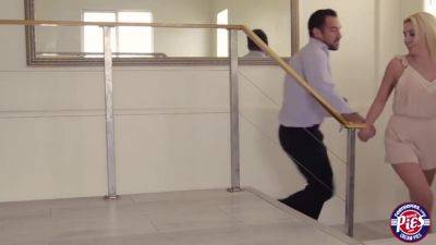 Sexy Horny Brook Finds Her Lovers Hard Dick On A Couch - videomanysex.com