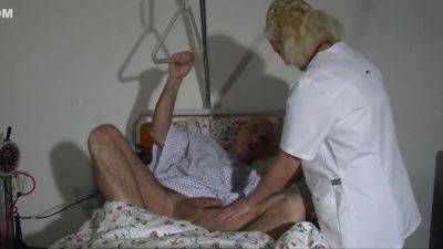 The Nurse In The Hospital Fucks With The Patient - hclips.com