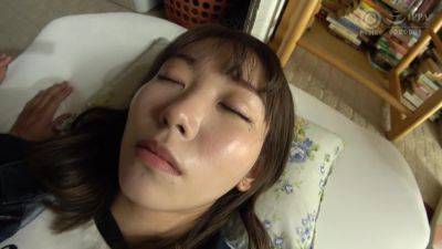 中出し やりたい放題 13 七嶋舞 プレステージ専属女優『七嶋舞』と繰り広げる、欲望剥き出しの濃密性交。次の撮影のために打ち合わせをしていた舞は、差し出された眠剤入りのラムネを食べ、眠りに落ちてしまい、男優の自宅まで連れていかれる。 - txxx.com - Japan