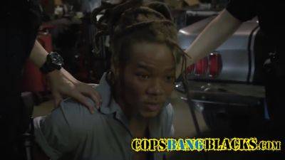 Ghetto Criminal Banging His Way Out Of Jail - hclips.com