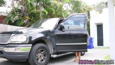 Petite Teen Gets Eaten - videomanysex.com