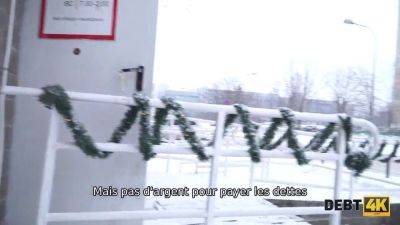 Nick Rock's debt4k POV: Un agent de crédit pays with his rose-redhead girlfriend - sexu.com - Russia