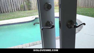 Alexis Dean - Cute Step-Sister Stuck & Fucked Hard in Bed - sexu.com