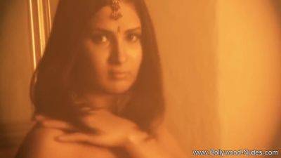 Feeling Her Naked Body Alive - desi-porntube.com - India