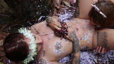 Outdoor Pool Female Threesome - upornia.com