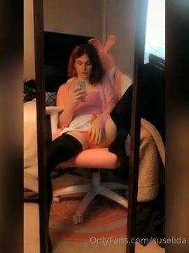 Shy amateur webcam girl with small tits masturbates - drtuber.com