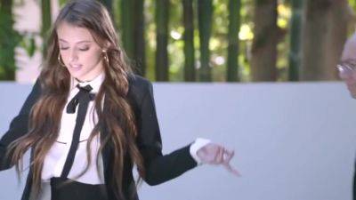 she has a secret way to relieve stress - upornia.com