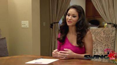 Blonde Cutie Licking Shaved Vagina - videomanysex.com