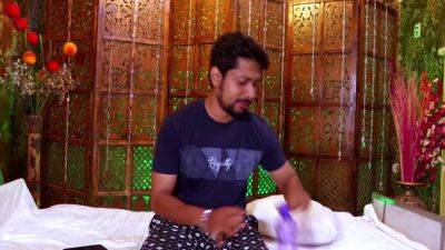 House Owner Seduces Her Sexy Servant For The Hot Massage - hotmovs.com - India