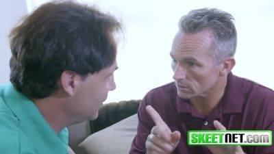 Horny Teen Slut Invites Him Upstairs - videomanysex.com