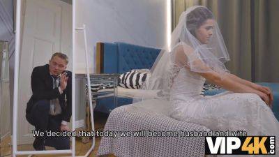 VIP4K. Bride cant resist and seduces him to fuck before wedding - txxx.com - Czech Republic