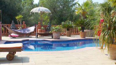 Eleanor, Nadin, Stephanie - Out Of Control - hotmovs.com