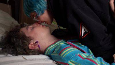 Stepsister Had A Fight With Her Parents And She Has Nowhere To Go - upornia.com