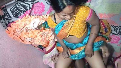 Desi Maida Ko Pelae Kar Di Raat Me Sande Ko - desi-porntube.com