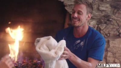 Penney Play - Every Realtor Has Tricks Up Her Sleeve For Selling A Hot Property - Penney Play - upornia.com